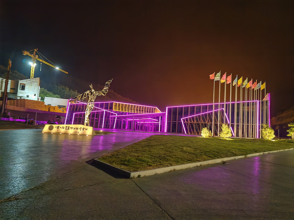 城市亮化是现代城市建设的重要组成部分,它不仅可以美化城市的夜景,还能提升城市的整体形象。随着科技的不断进步,城市亮化也得到了更多的关注和创新。本文将介绍一些关于城市亮化的创意和技术,帮助读者了解城市亮化的重要性以及如何进行木垒城市亮化的规划和实施。 城市亮化是现代城市建设的重要组成部分,它不仅可以美化城市的夜景,还能提升城市的整体形象。随着科技的不断进步,城市亮化也得到了更多的关注和创新。本文将介绍一些关于城市亮化的创意和技术,帮助读者了解木垒城市亮化的重要性以及如何进行木垒城市亮化的规划和实施。