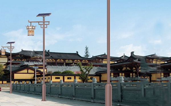 抗风型木垒太阳能路灯：保障稳定照明不受风害