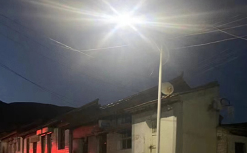 农村院子里最适合的木垒太阳能路灯亮度与安装要点 农村院子里最适合的木垒太阳能路灯亮度与安装要点